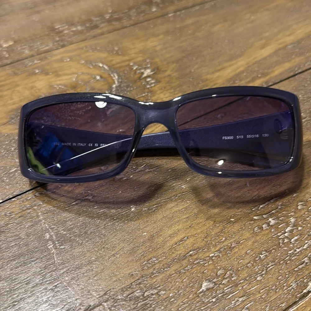 Women’s Fendi Sunglasses FS300 513 - Picture 4 of 4